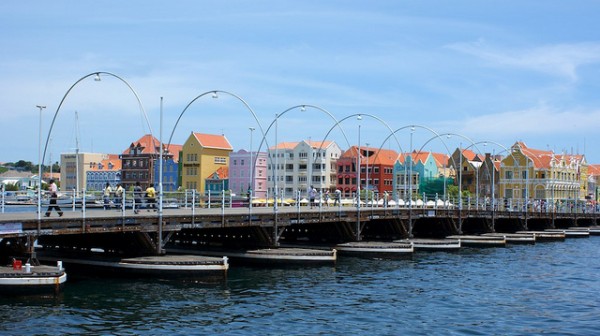 48 Hours in Curacao >> what to see, do, eat, and enjoy! Let's GO to Curacao! GREAT PIN! Definitely saving it for later!