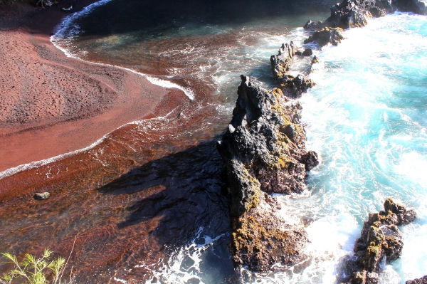 Kaihalulu-Red-Sand-Beach