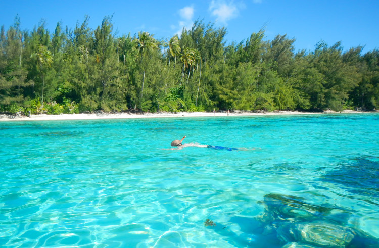 Wondering what to do in Bora Bora?! It doesn't have to be all relaxing! | www.apassionandapassport.com