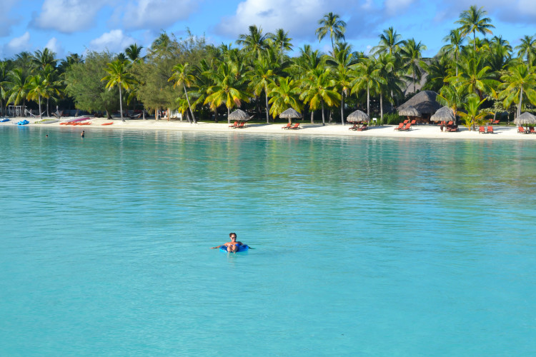 30 photos to inspire you to visit Bora Bora! | www.apassionandapassport.com