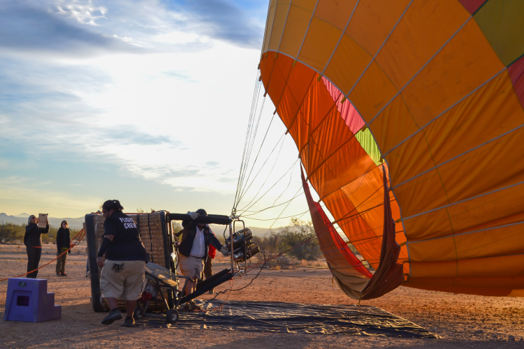 Hot Air Balloon Ride in Scottsdale, Arizona >> what you need to know before you take off (PHOTOS) | www.apassionandapassport.com