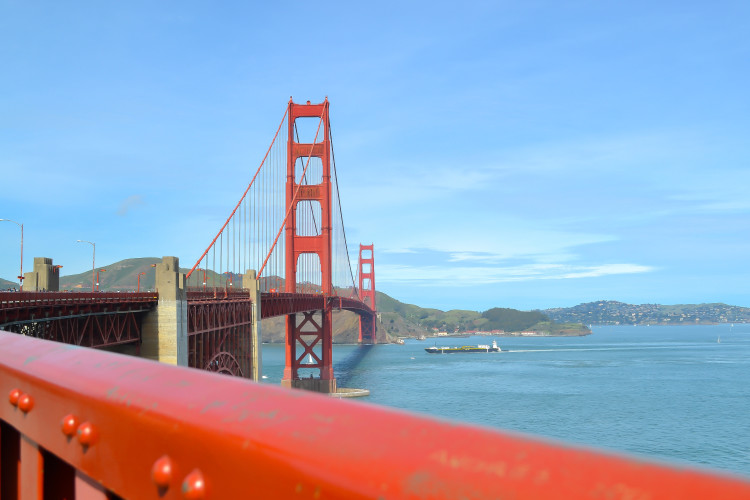 Best Places to See (and Photograph) the Golden Gate Bridge >> a MUST do when visiting San Francisco! | www.apassionandapassport.com