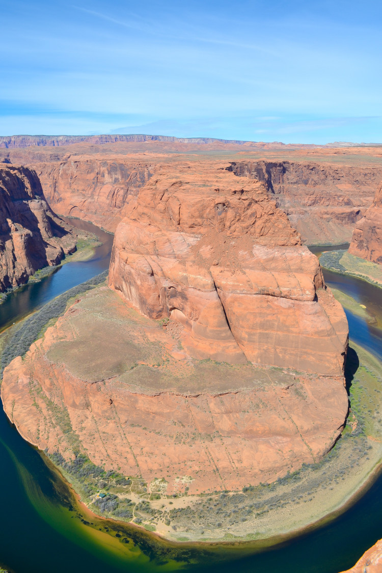 The short hike to Horseshoe Bend in Page Arizona = WORTH IT! | www.apassionandapassport.com