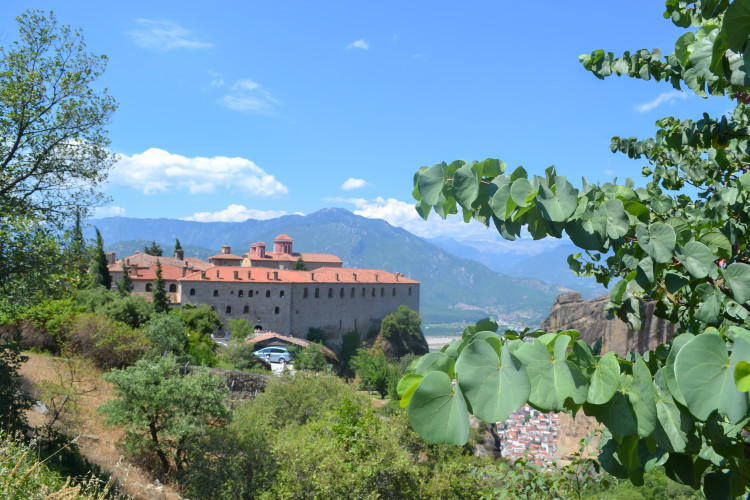 One day in Meteora Greece >> how to make the most of it!