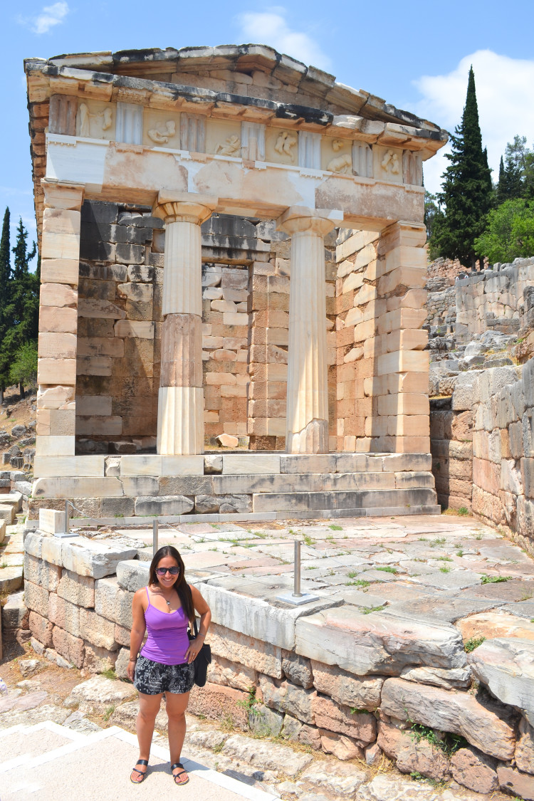 Top tips for visiting the beautiful Delphi, Greece! So much history here!