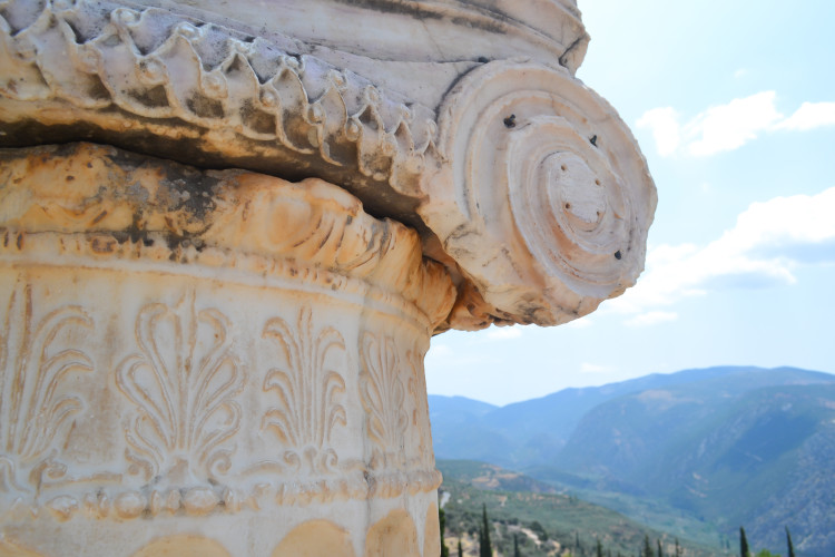 Top tips for visiting the beautiful Delphi, Greece! So much history here!