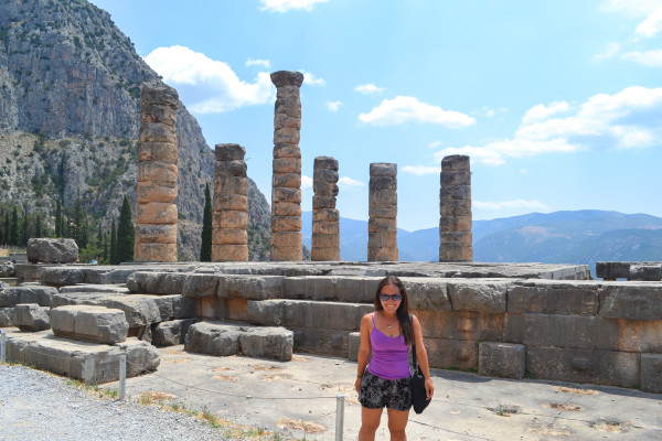 Top tips for visiting the beautiful Delphi, Greece! A great day trip from Athens! So much history here!