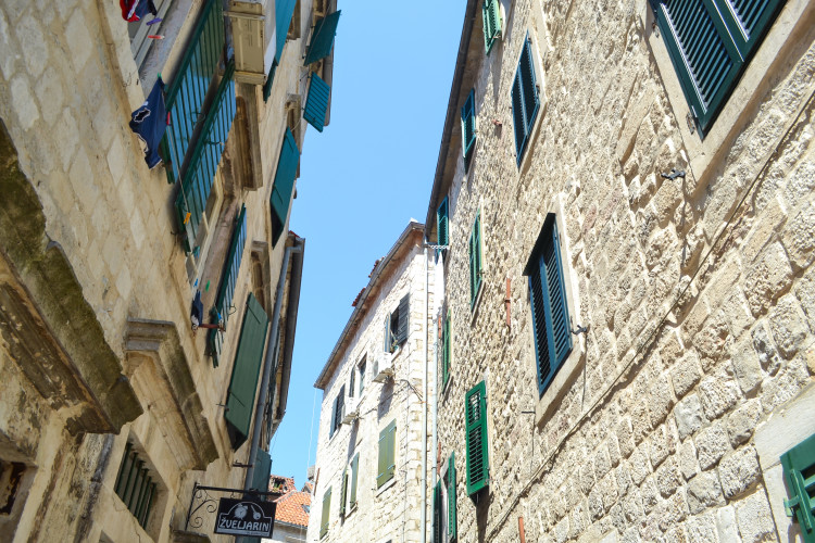 One Day in Kotor Montenegro >> where to get the best views and an itinerary on how to make the most of your day!