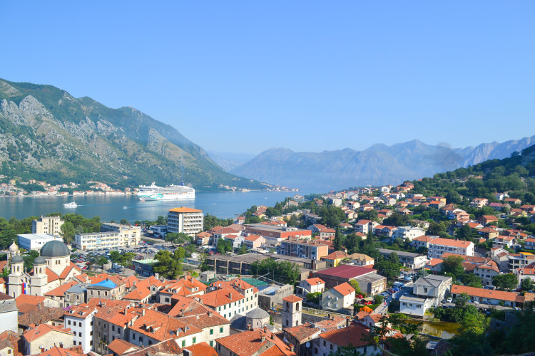 One Day in Kotor Montenegro >> where to get the best views and an itinerary on how to make the most of your day!