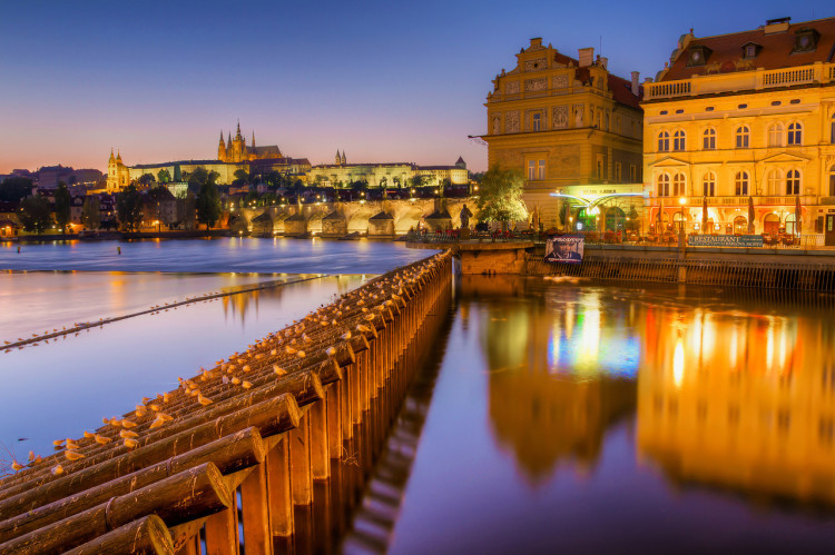 Heading to Eastern Europe soon?! This guide on the best 15+ things to do in Prague has got you covered! Lots of tips and tricks as well!