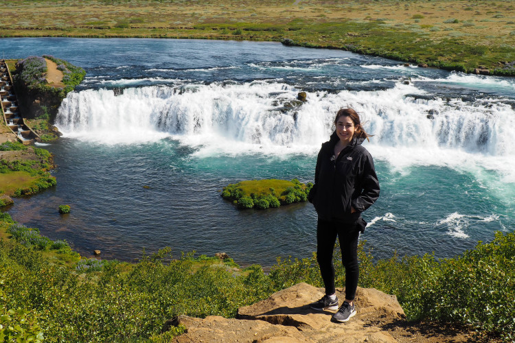 Stopps auf dem Golden Circle in Island - die Tagestour, die Sie von Reykjavik aus nicht verpassen sollten. Sollte auf jeden Fall auf deiner Island Bucket List stehen! So viele wunderschöne Haltestellen!'t want to miss from Reykjavik. Definitely should be on your Iceland bucket list! So many gorgeous stops!