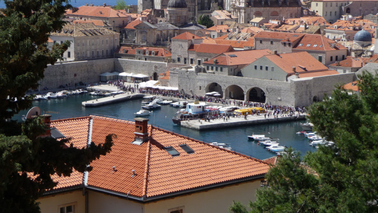 Heading to Croatia soon and looking for the best things to do in Dubrovnik?! Use this guide to help plan a wonderful long weekend in Dubrovnik filled will all the highlights!