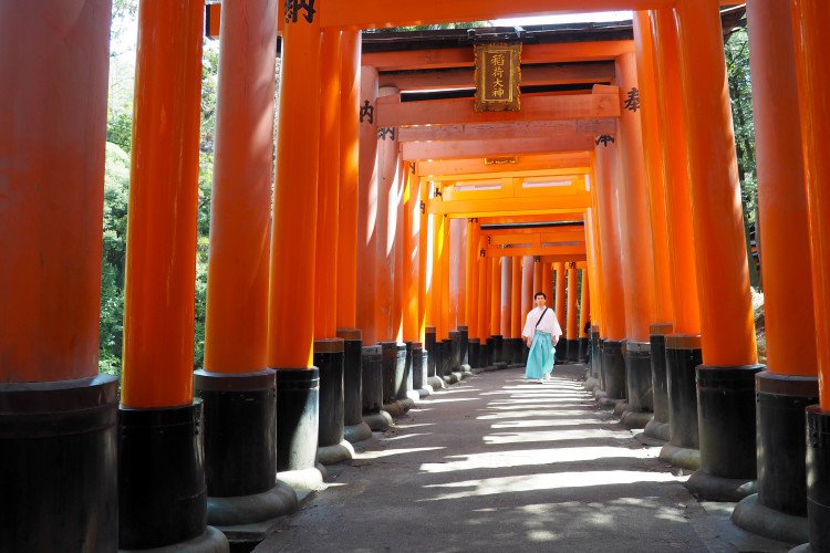 Heading to Japan soon?! Check out this COMPLETE 10-DAY JAPAN ITINERARY filled with exactly how I spent my 10 days in Japan, which could easily be expanded to 2 weeks in Japan.