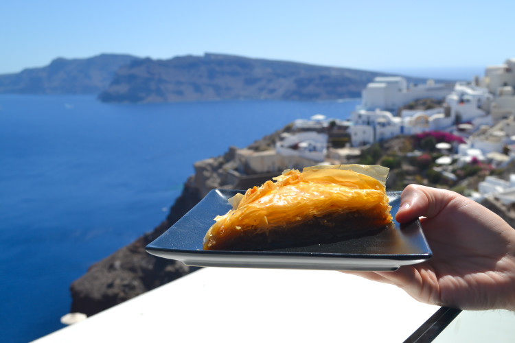 Heading to Greece soon? Make sure to spend at least three days in Santorini! Check out all the things to do in Santorini, what and where to eat, and how to make the most of your Santorini itinerary.