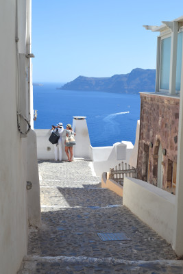 Heading to Greece soon? Make sure to spend at least three days in Santorini! This tiny island has so many things to do in Santorini! >> Best things to do, see, eat, and enjoy!