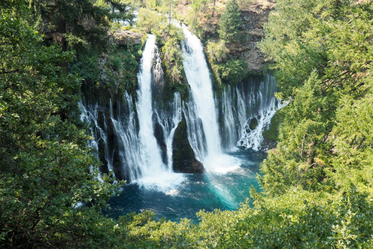 A Long Weekend in Lassen Volcanic National Park | full itinerary, including when to go, where to eat, waterfalls to visit, and where to stay. FULL GUIDE -- will definitely use this in the future!