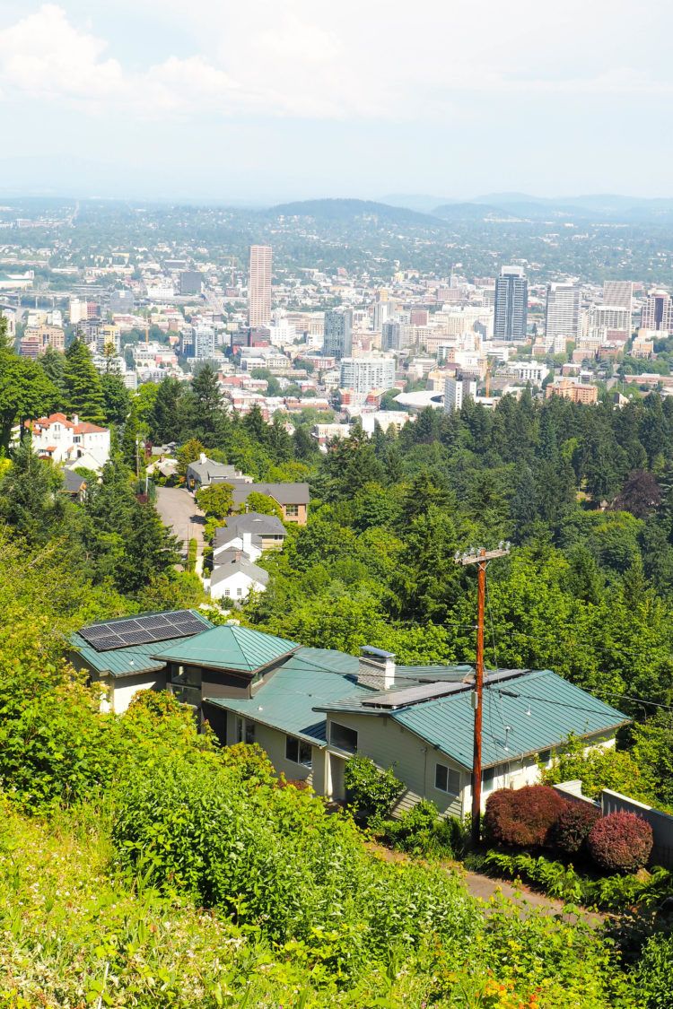 Planning a trip to Oregon in the near future? Check out this Portland itinerary, full of great foodie spots, waterfall hikes, and vista points! See all the highlights in 3 days in Portland!