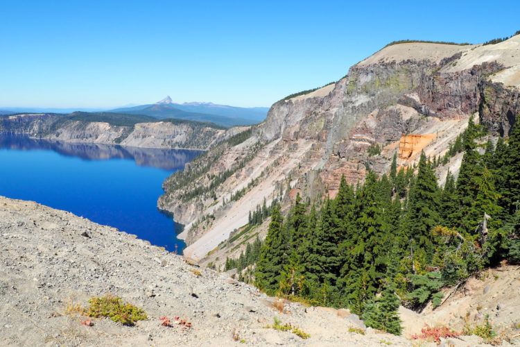 Heading to Oregon and wondering what all the things to do in Crater Lake are?! Click through for the best hikes, best viewpoints, where to stay, and what to eat - exactly what you need to plan your own visit to Crater Lake!