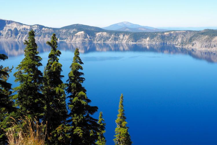 Heading to Oregon and wondering what all the things to do in Crater Lake are?! Click through for the best hikes, best viewpoints, where to stay, and what to eat - exactly what you need to plan your own visit to Crater Lake!