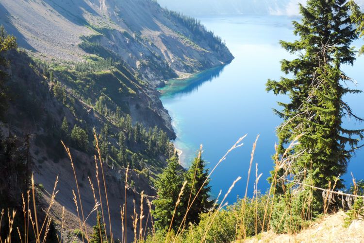 Heading to Oregon and wondering what all the things to do in Crater Lake are?! Click through for the best hikes, best viewpoints, where to stay, and what to eat - exactly what you need to plan your own visit to Crater Lake!