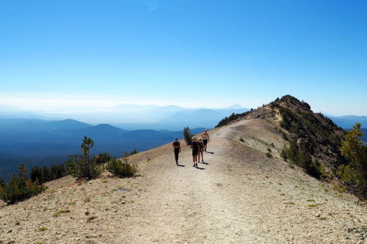 Heading to Oregon and wondering what all the things to do in Crater Lake are?! Click through for the best hikes, best viewpoints, where to stay, and what to eat - exactly what you need to plan your own visit to Crater Lake!