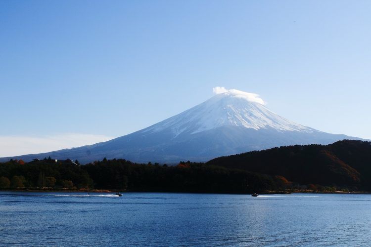 Planning a trip and confused about the best month to visit Japan?! Keep on reading, because I’ll not only be dishing out info on when to visit Japan, but when to avoid the crowds, best times to see those beloved cherry blossoms, and when you can get the best bang for your buck.