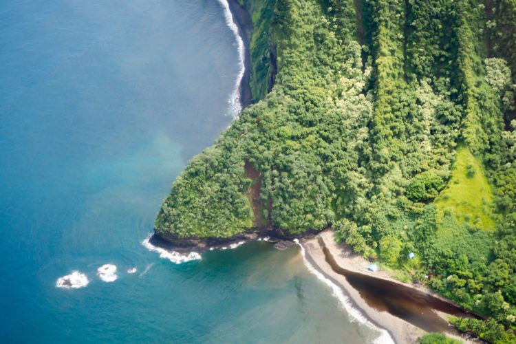 Headed to Hawaii and looking for the best Maui helicopter tour? From rushing waterfalls and cascading cliffs to misty mountains and turquoise waters, nothing beats a morning soaring over Maui.