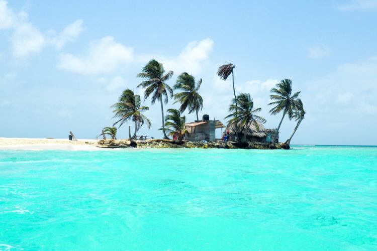 Thinking about adding a few days in the San Blas Islands to your Panama trip? Good choice- you’ll be rewarded with forests of coconut palms, luminous aquamarine waters, remote Caribbean islands, and seafood meals consisting of the freshest fish possible.