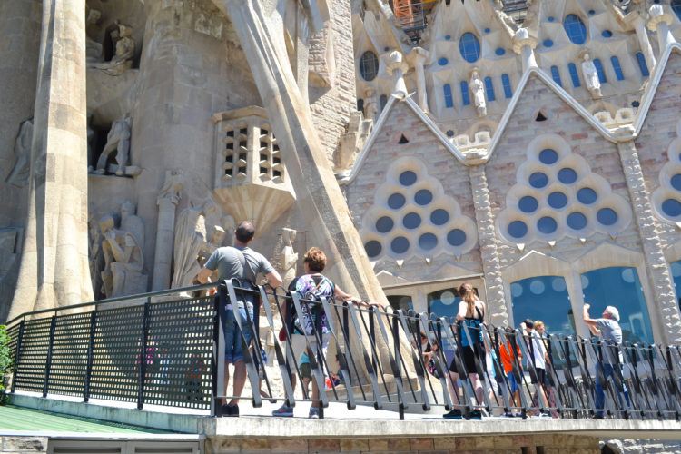 Planning a trip and looking for the best 3 day Barcelona itinerary?! Get ready for tapas, sangria, tons of Guadi, and more in 3 days in Barcelona.