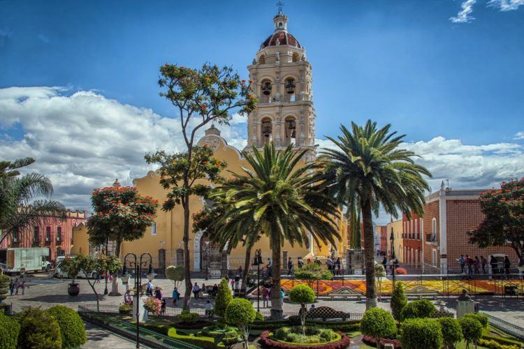 Looking for the best day trips from Mexico City? If visiting magical towns and climbing ancient pyramids sounds fun, check out these Mexico City excursions!