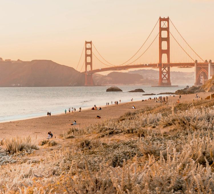 Wondering where to watch the best sunsets in San Francisco? You’re in luck -- lots of local San Francisco sunset spots, coming right up!