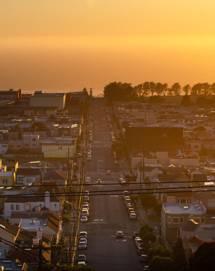 Wondering where to watch the best sunsets in San Francisco? You’re in luck -- lots of local San Francisco sunset spots, coming right up!