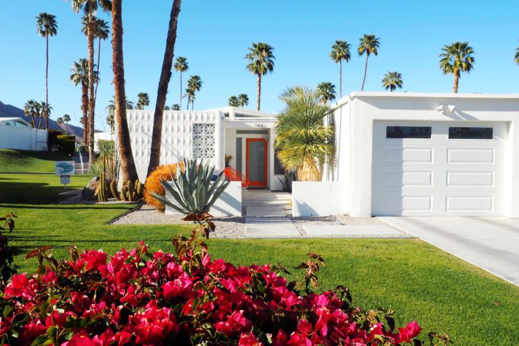 Headed to the desert? You need to add a Palm Springs door tour to your itinerary! I’ve included all my favorites here -- including the famous Palm Springs pink door!