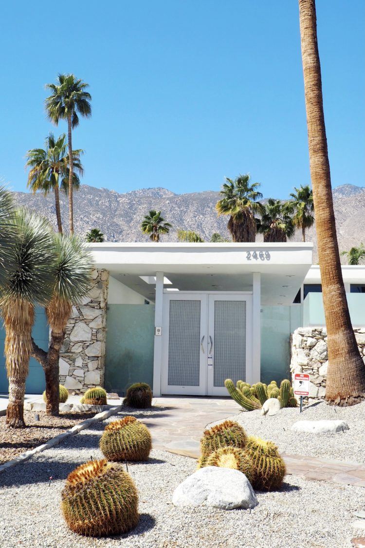 Headed to the desert? You need to add a Palm Springs door tour to your itinerary! I’ve included all my favorites here -- including the famous Palm Springs pink door!