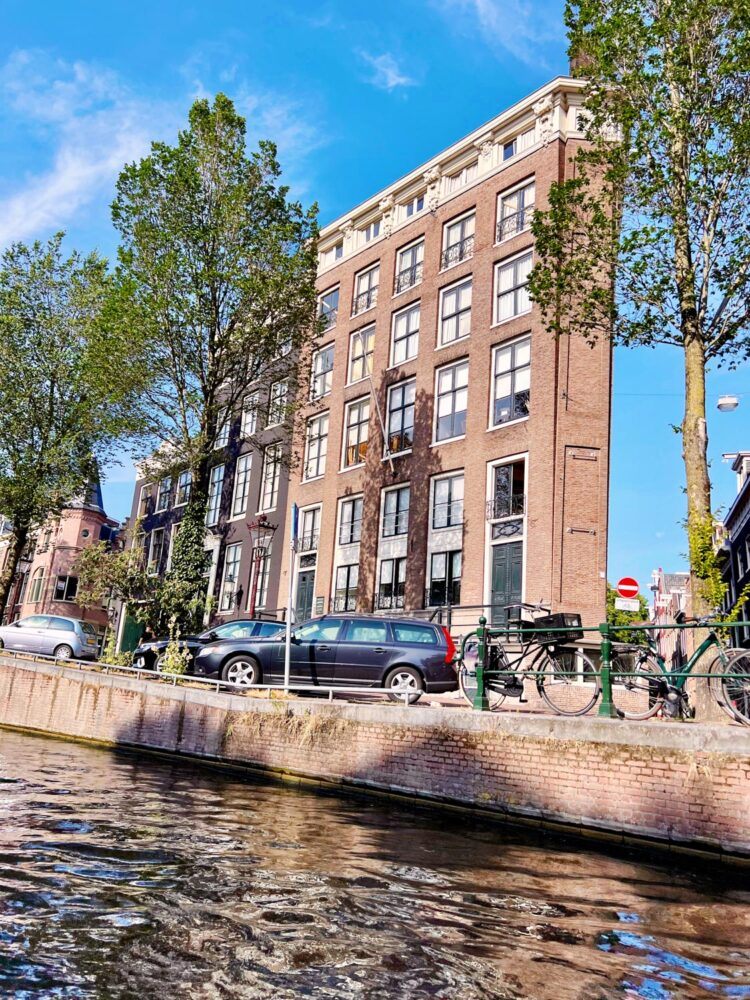 One day in Amsterdam itinerary canal cruise