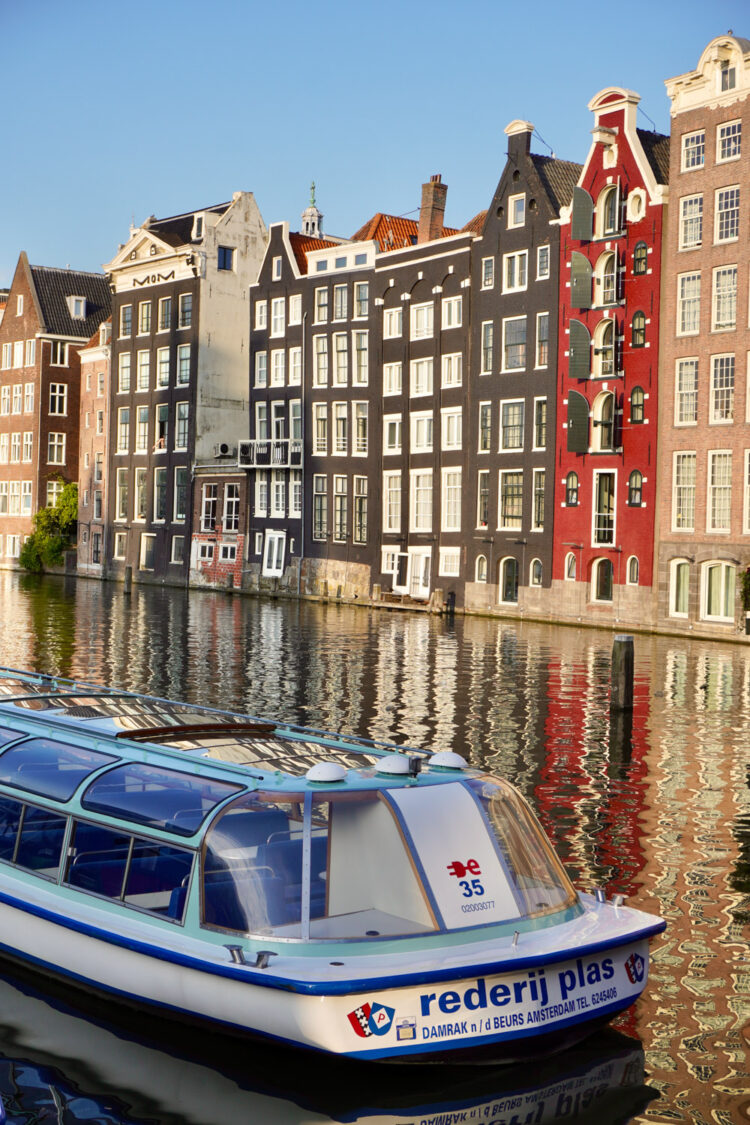 One day in Amsterdam itinerary damrak